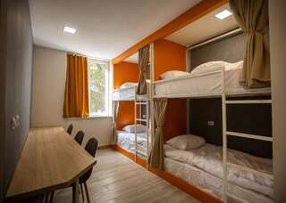 Хостелы Hostel Abano Тбилиси Кровать в общем 8-местном номере для мужчин и женщин-1